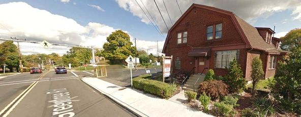 1077 Greentree Rd, Pittsburgh, PA 15220